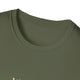 T-shirt pour homme de couleur vert olive avec un col rond côtelé.