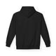 Vue arrière d'un sweat à capuche noir uni pour femme avec une coupe décontractée.