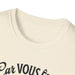 T-shirt beige chiné à col rond avec une inscription noire partielle.