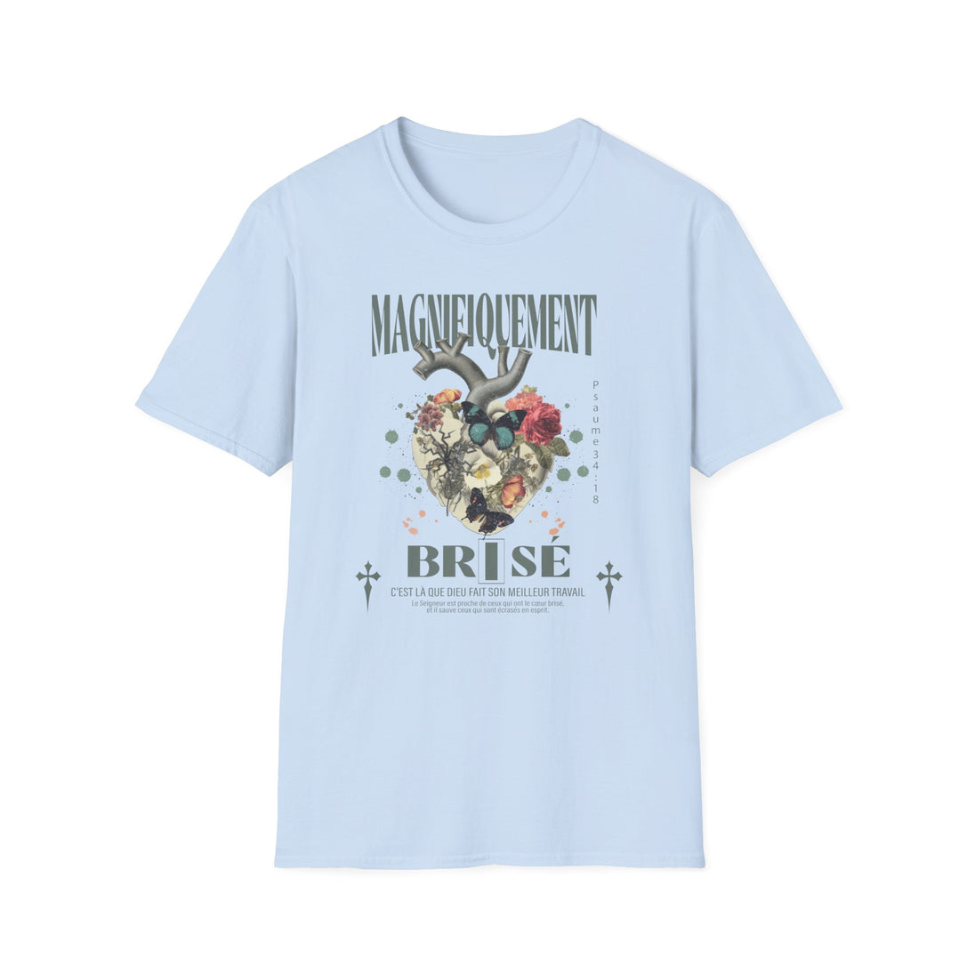 T-shirt bleu clair pour homme avec un motif central représentant un cœur floral et religieux.
