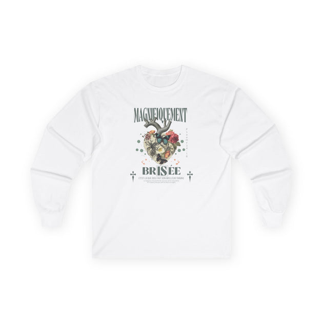 T-shirt blanc à manches longues pour femme avec un motif floral en forme de cœur et texte.