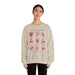 Une femme porte un sweat-shirt beige orné d'illustrations de fruits et de textes bibliques.