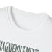 T-shirt blanc pour femme avec un col rond côtelé et une inscription imprimée en vert.