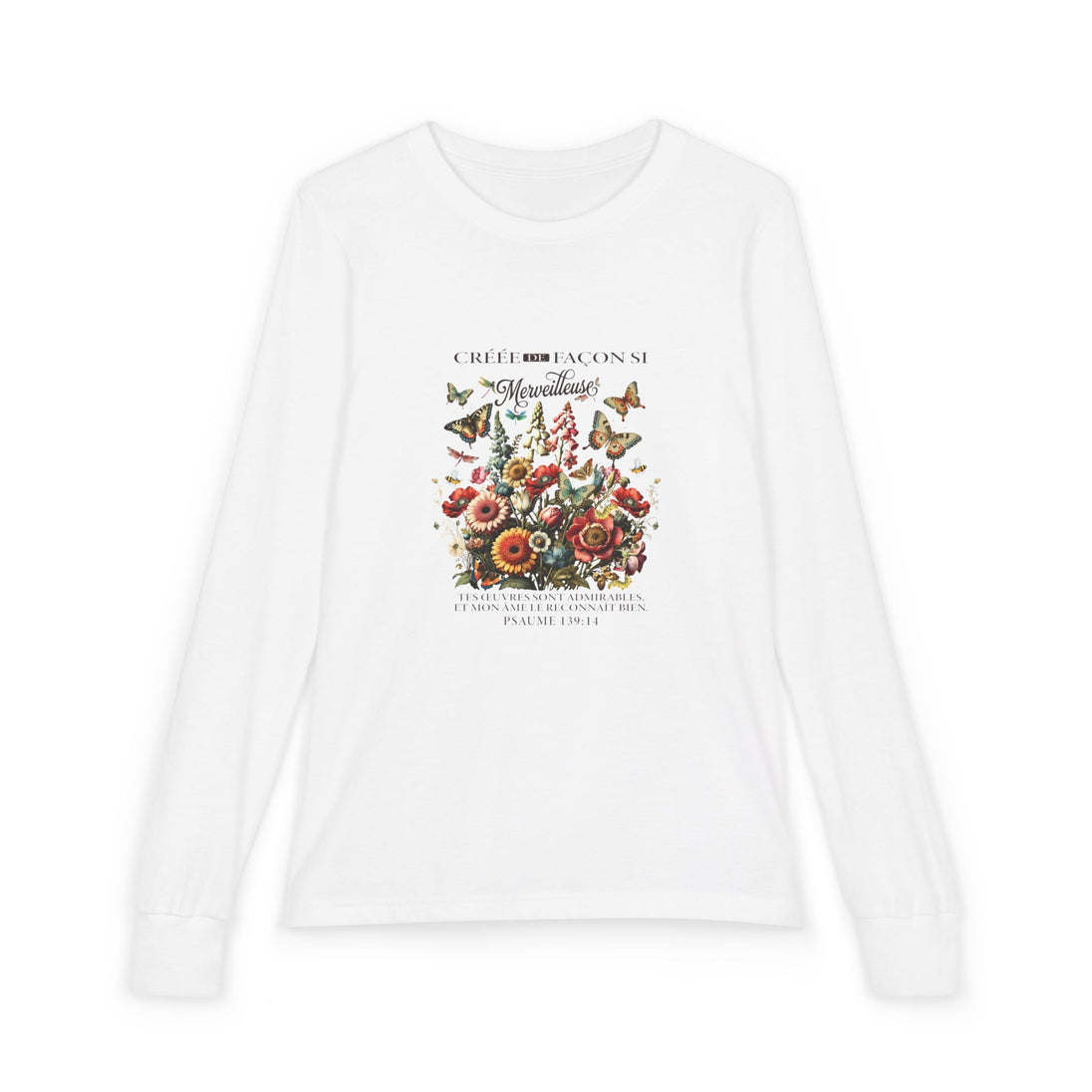 T-shirt blanc à manches longues pour enfant avec un motif floral et papillons imprimé au centre.