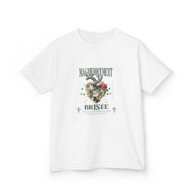 T-shirt blanc pour enfant avec une illustration de cœur botanique et un texte inspirant.