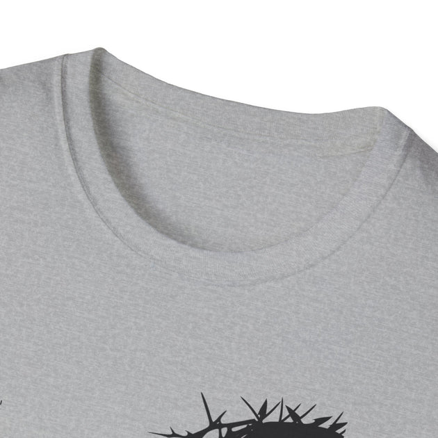 T-shirt gris pour femme avec un motif de couronne d'épines imprimé sous le col.