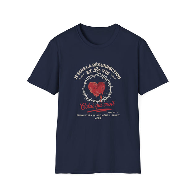T-shirt bleu marine pour femme avec un motif de cœur entouré d'épines et un texte religieux.
