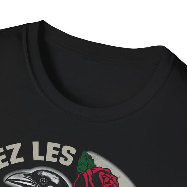 T-shirt noir en coton avec un motif de corbeau et de rose et l'inscription Considérez les corbeaux.