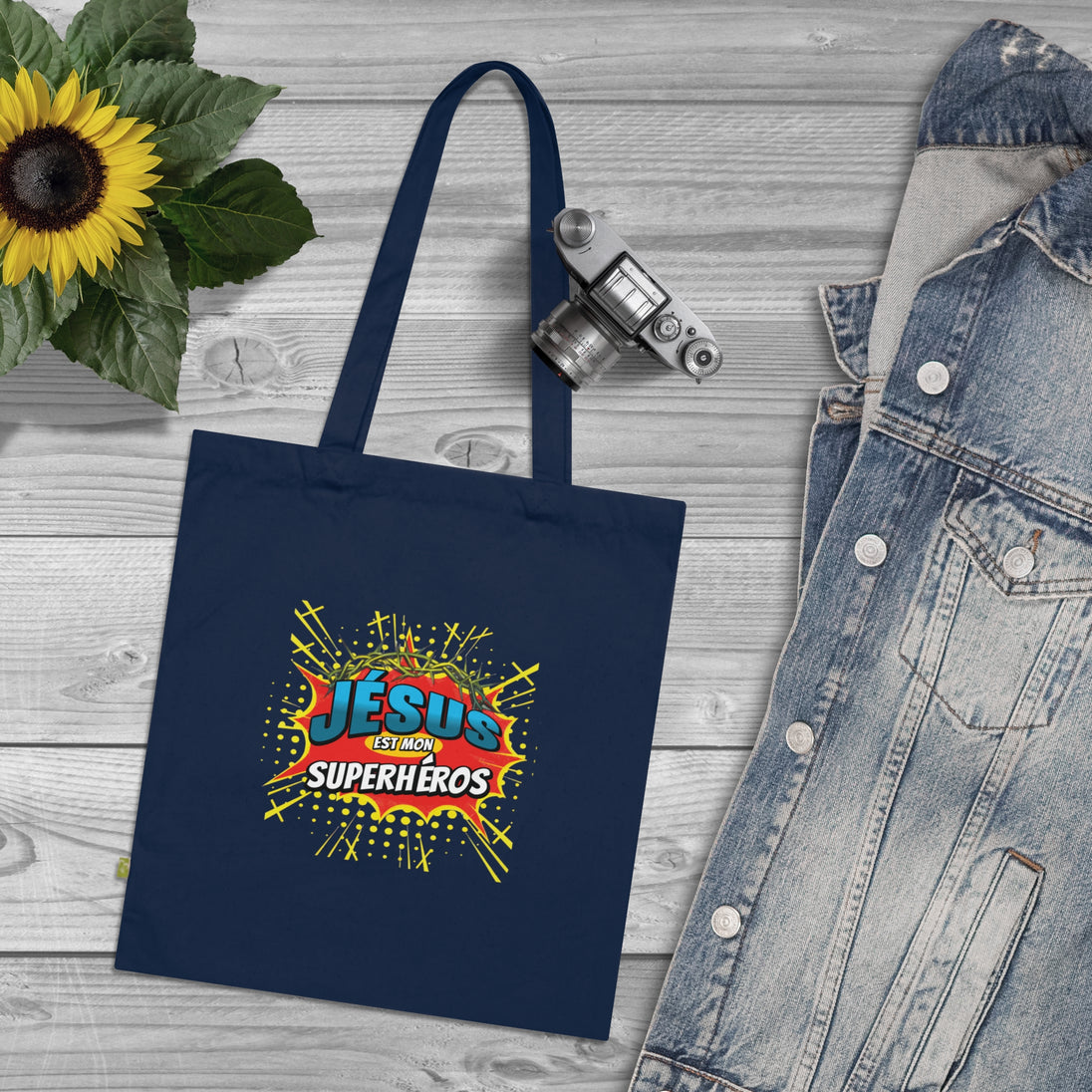 Tote bag bleu marine en coton avec une illustration style comics Jésus est mon superhéros.