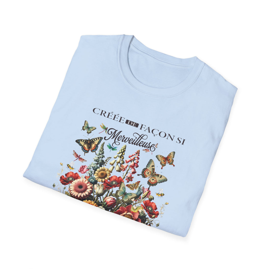 T-shirt bleu clair pour femme orné d'un motif floral et de papillons avec l'inscription française.