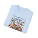 T-shirt bleu clair pour femme orné d'un motif floral et de papillons avec l'inscription française.