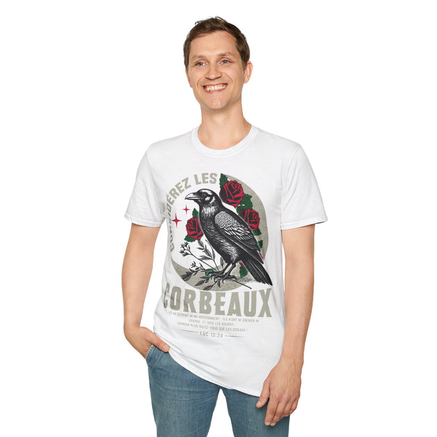 T-shirt blanc homme avec corbeau, roses rouges et verset biblique Luc 12:24 en français.
