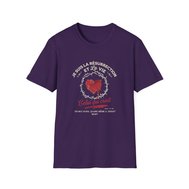 T-shirt violet pour homme avec un motif de cœur entouré d'une couronne d'épines et texte religieux.