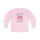 T-shirt rose à manches longues avec un motif de nœud vichy et une croix chrétienne.