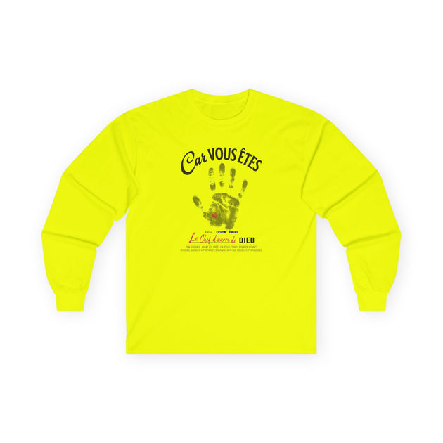 T-shirt jaune fluo à manches longues avec une empreinte de main et un texte religieux imprimé.