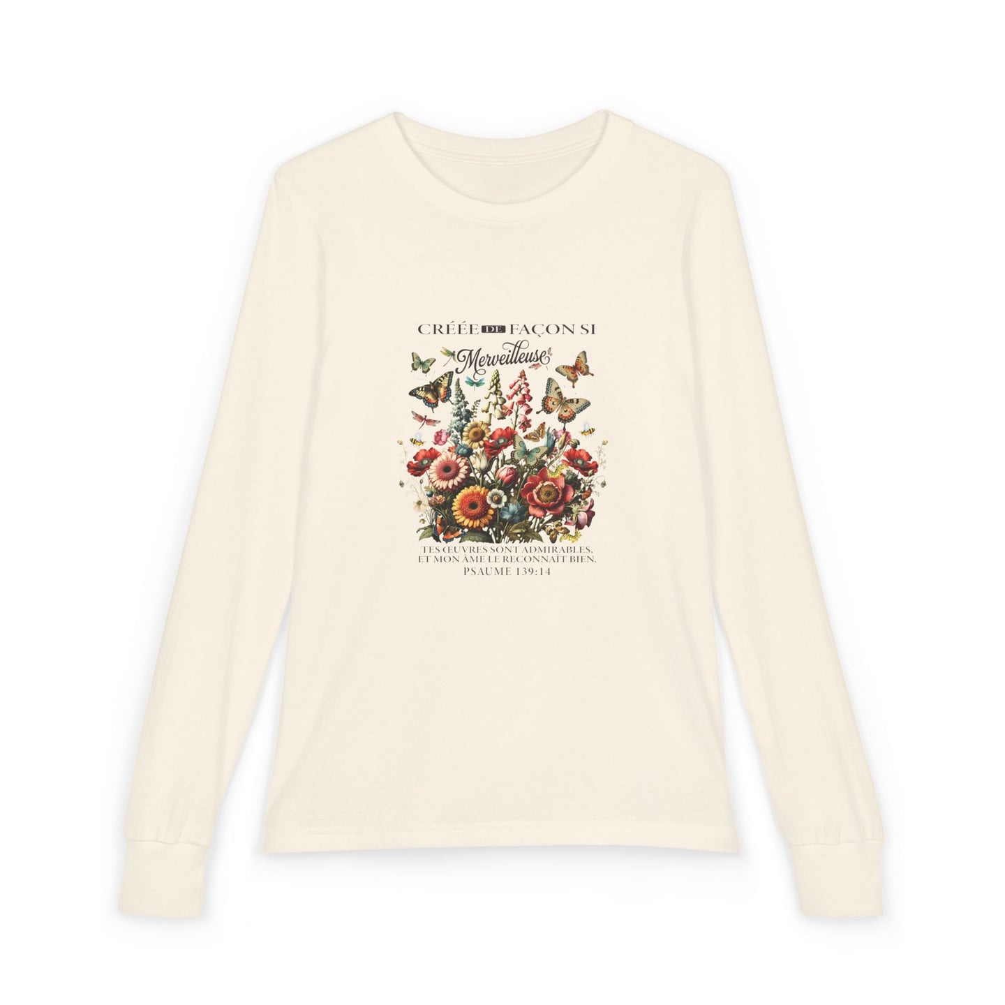 T-shirt à manches longues beige pour enfant avec un imprimé floral et papillons.