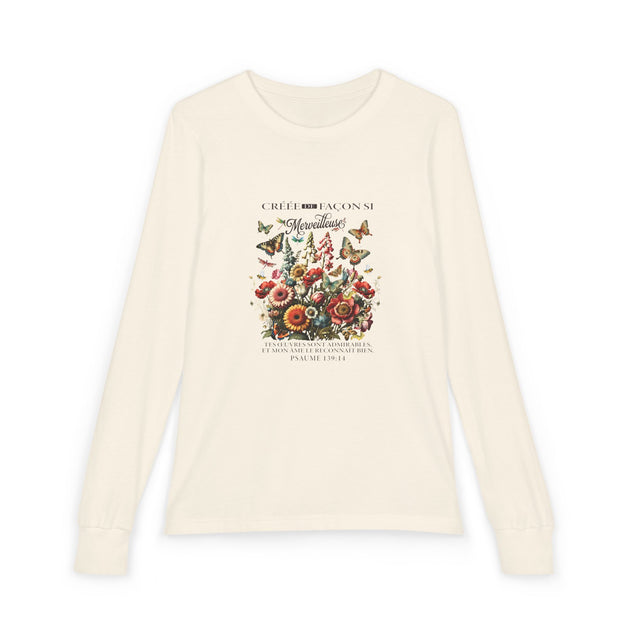 T-shirt à manches longues beige pour enfant avec un imprimé floral et papillons.