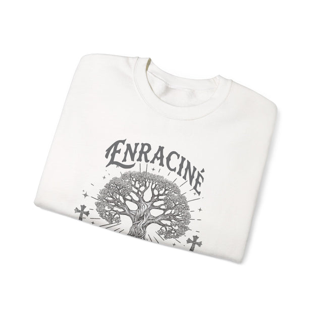 Sweat-shirt blanc plié avec une illustration d'arbre et le mot Enraciné imprimé en gris.