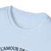 T-shirt blanc à col rond avec une inscription noire sur la poitrine.