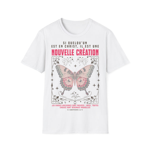 T-shirt blanc pour homme avec un papillon et le texte biblique sur la nouvelle création en Christ.
