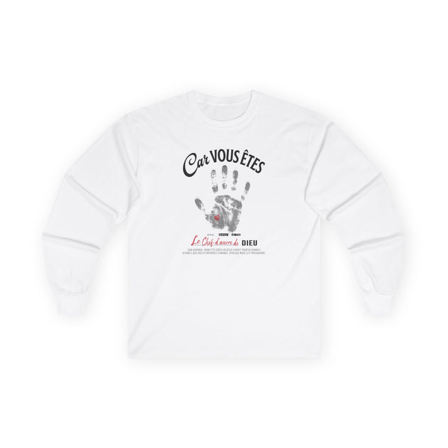 T-shirt blanc à manches longues avec une empreinte de main et un texte religieux en français.