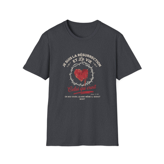 T-shirt gris anthracite pour homme avec un motif de cœur entouré d'épines et un texte religieux.