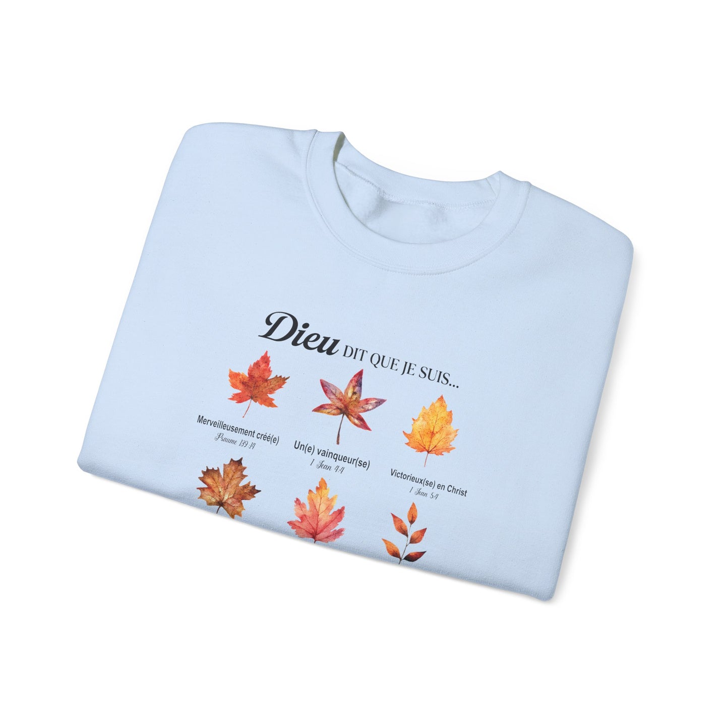 Sweatshirt bleu clair plié avec des illustrations de feuilles et des versets bibliques imprimés.
