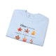 Sweatshirt bleu clair plié avec des illustrations de feuilles et des versets bibliques imprimés.