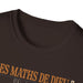T-shirt marron pour homme avec l'inscription Les Maths de Dieu imprimée sur la poitrine.