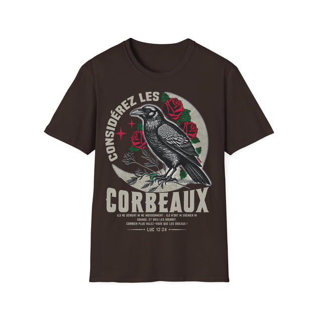 T-shirt marron pour homme avec une illustration de corbeau, de roses et un verset biblique.