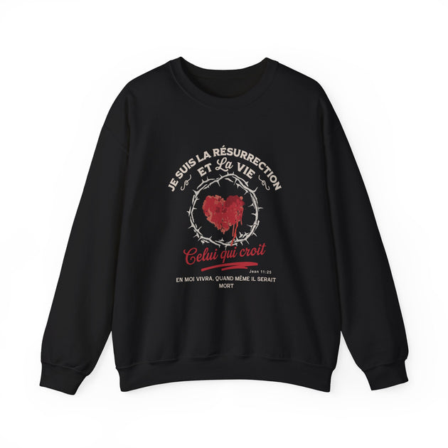 Sweat-shirt noir pour homme avec un motif religieux représentant un cœur entouré d'épines.