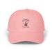 Casquette rose pâle avec une empreinte de main noire et le texte Car vous êtes le chef-d'œuvre de Dieu.