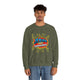 Un homme porte un sweatshirt vert olive avec l'inscription Jésus est mon superhéros en style comics.