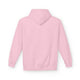 Vue arrière d'un sweat à capuche rose uni avec une coupe décontractée.
