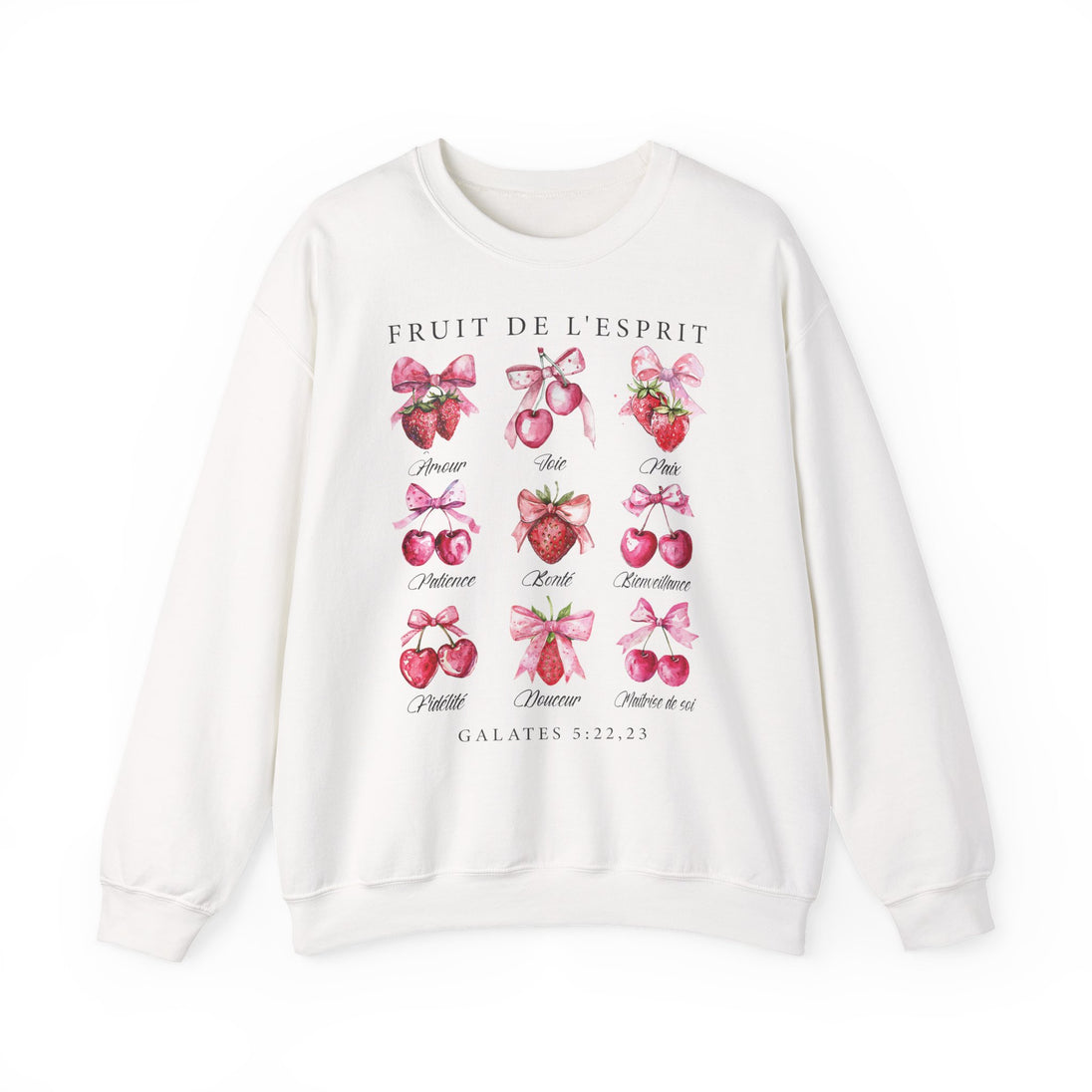 Sweat-shirt blanc pour femme orné d'illustrations de fruits et de nœuds roses avec texte religieux.