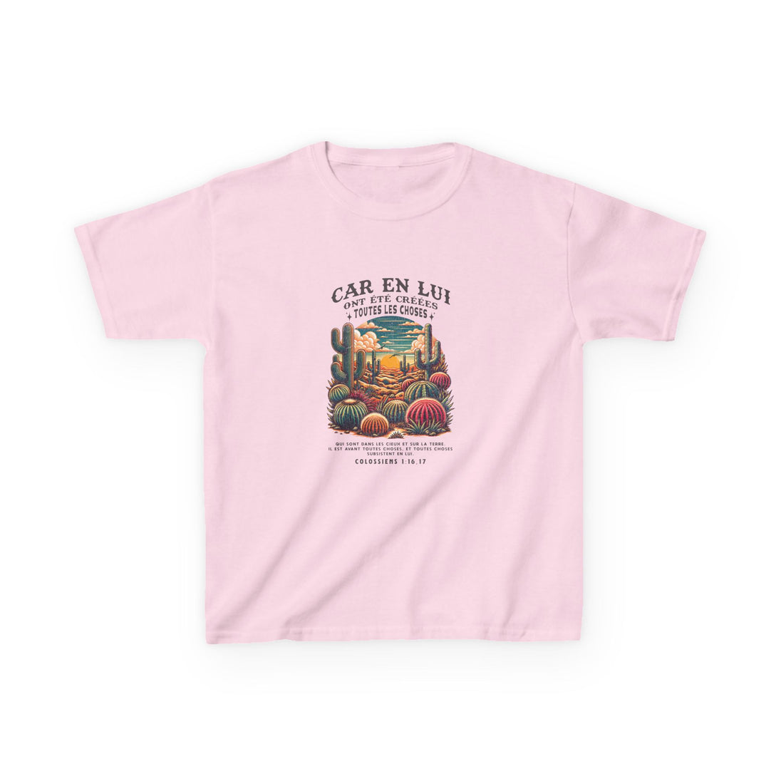 T-shirt rose pour enfant avec une illustration de désert et un verset biblique imprimé.