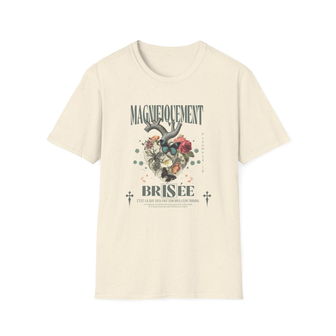 T-shirt beige chiné pour femme avec un motif de cœur floral et des inscriptions religieuses.