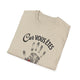T-shirt beige plié avec l'inscription Car vous êtes et une empreinte de main avec un petit cœur.