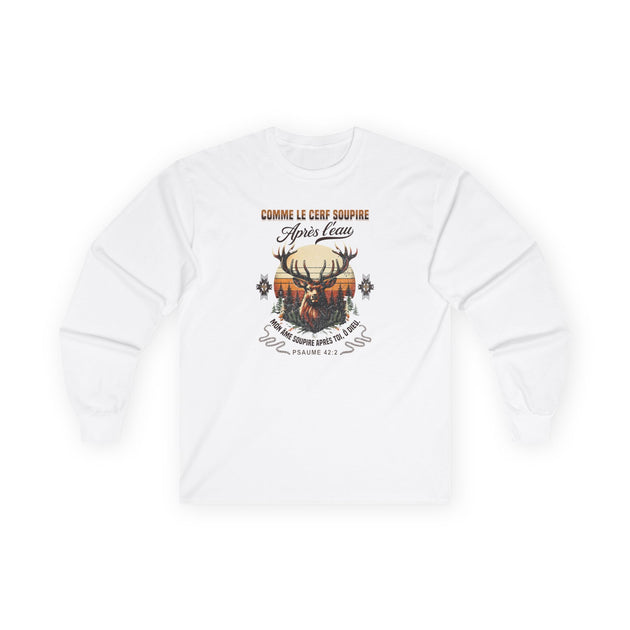 T-shirt blanc à manches longues avec un motif de cerf et le texte biblique Psaume 42:2.