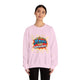 Une femme porte un sweatshirt rose clair avec l'inscription Jésus est mon superhéros.