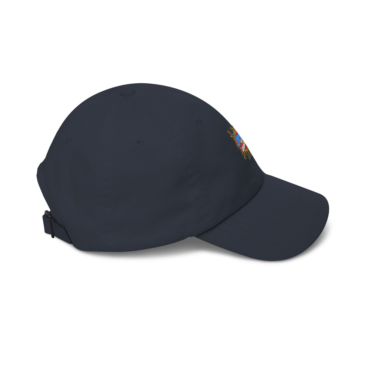 Casquette bleu marine en coton avec un écusson brodé coloré sur le côté.