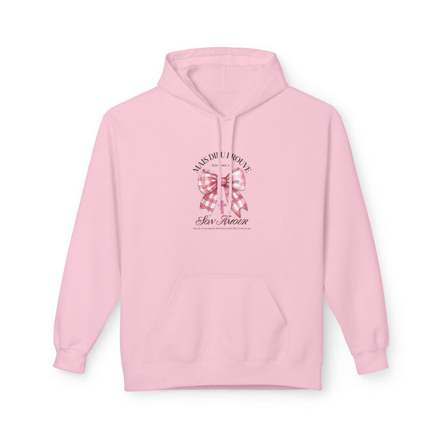 Sweat à capuche rose pâle avec un motif de nœud vichy et une inscription religieuse sur le torse.