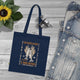 Tote bag bleu marine en coton biologique orné d'une illustration sur le thème des pains et poissons.