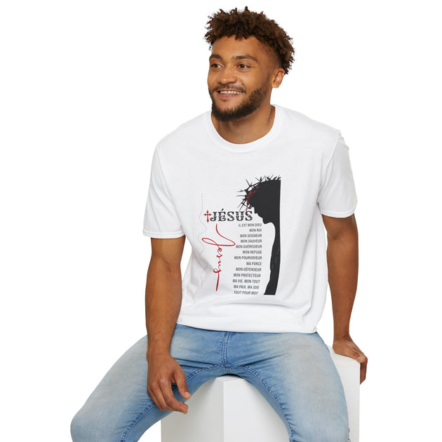 T-shirt blanc homme Jésus est mon Dieu avec silhouette du Christ et prière verticale.