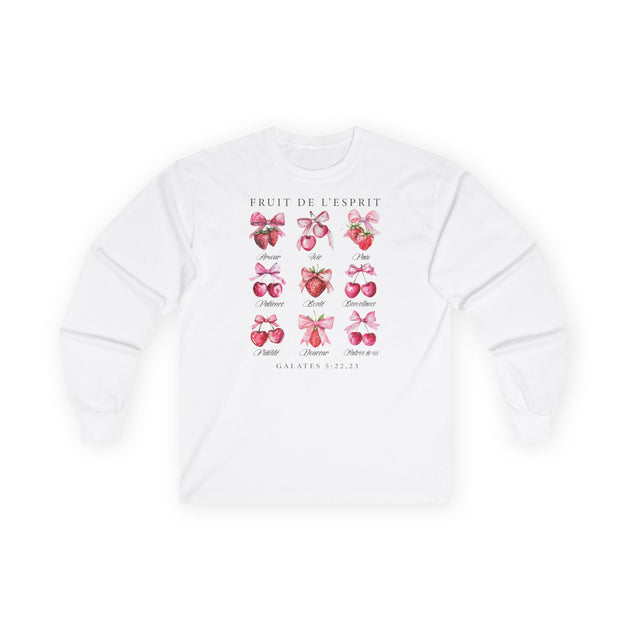 T-shirt blanc à manches longues avec une illustration de fruits et le texte Fruit de l'Esprit.