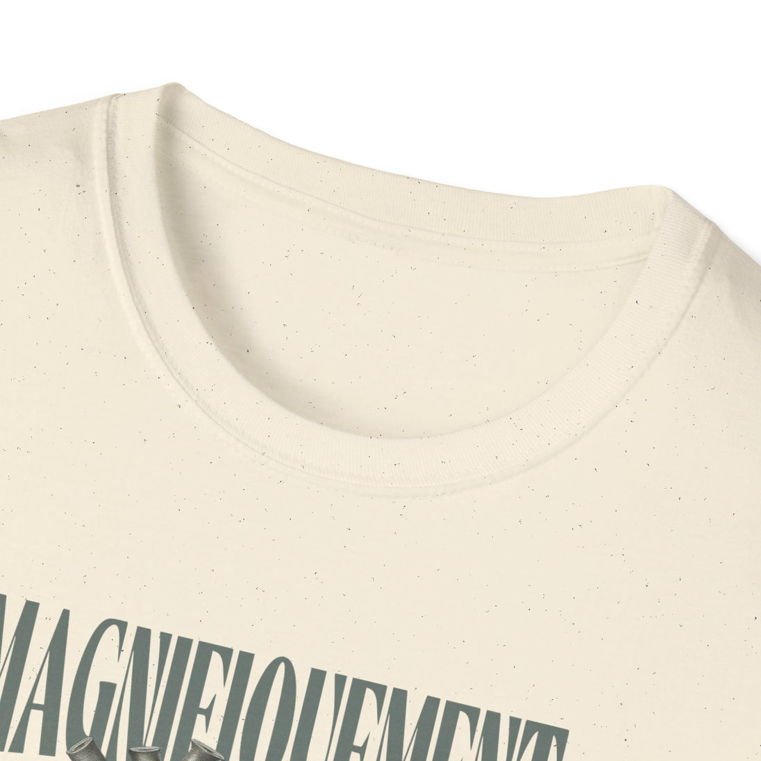 T-shirt femme beige chiné à col rond avec une inscription imprimée en bas.