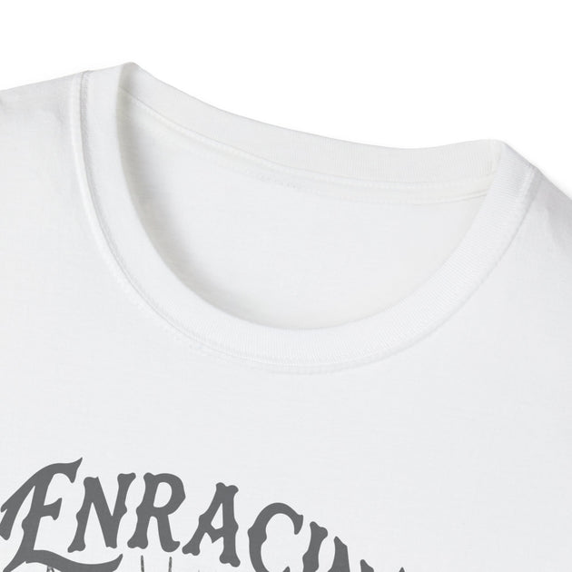 T-shirt blanc à col rond avec une inscription grise sur la poitrine.