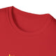 Gros plan sur le col rond d'un t-shirt rouge en coton.