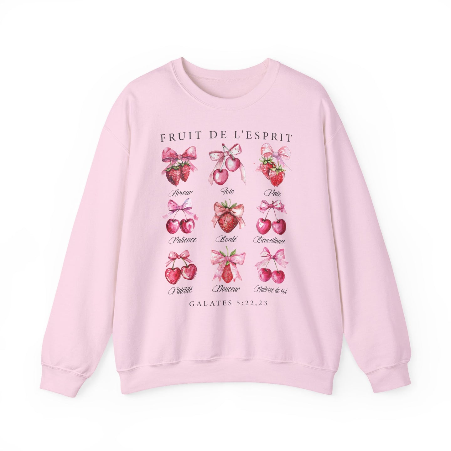 Sweat-shirt rose pâle illustré de fruits et de nœuds avec le texte Fruit de l'Esprit.