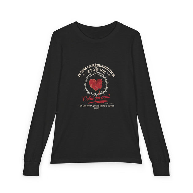 T-shirt noir à manches longues pour enfant avec un motif religieux centré sur la poitrine.